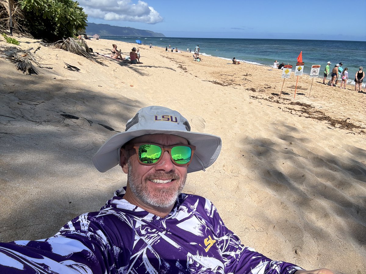 Listening to @LSUTigersVoice live on the call for @LSUbaseball from Oahu’s Northshore Walking into the beach I heard a #GEAUXTigers and as luck would have it, ran into a family of 4 from Baton Rouge also streaming the game