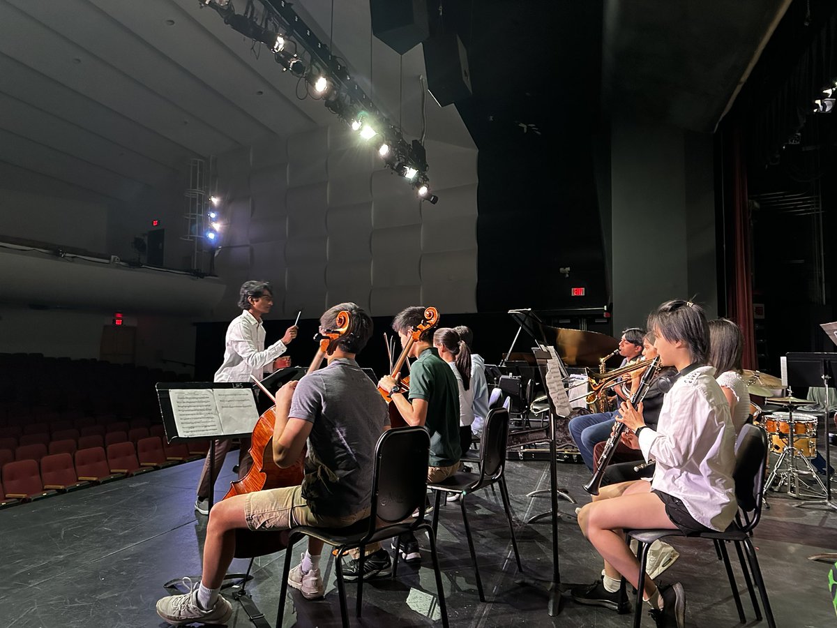 LexPerformArts's tweet image. Congratulations to the recipients of this year’s LHS Music Awards and to the winners of the Adam Gurley Green Composition Contest!  @lexingtonsuper @NotesByMrsC @folmads