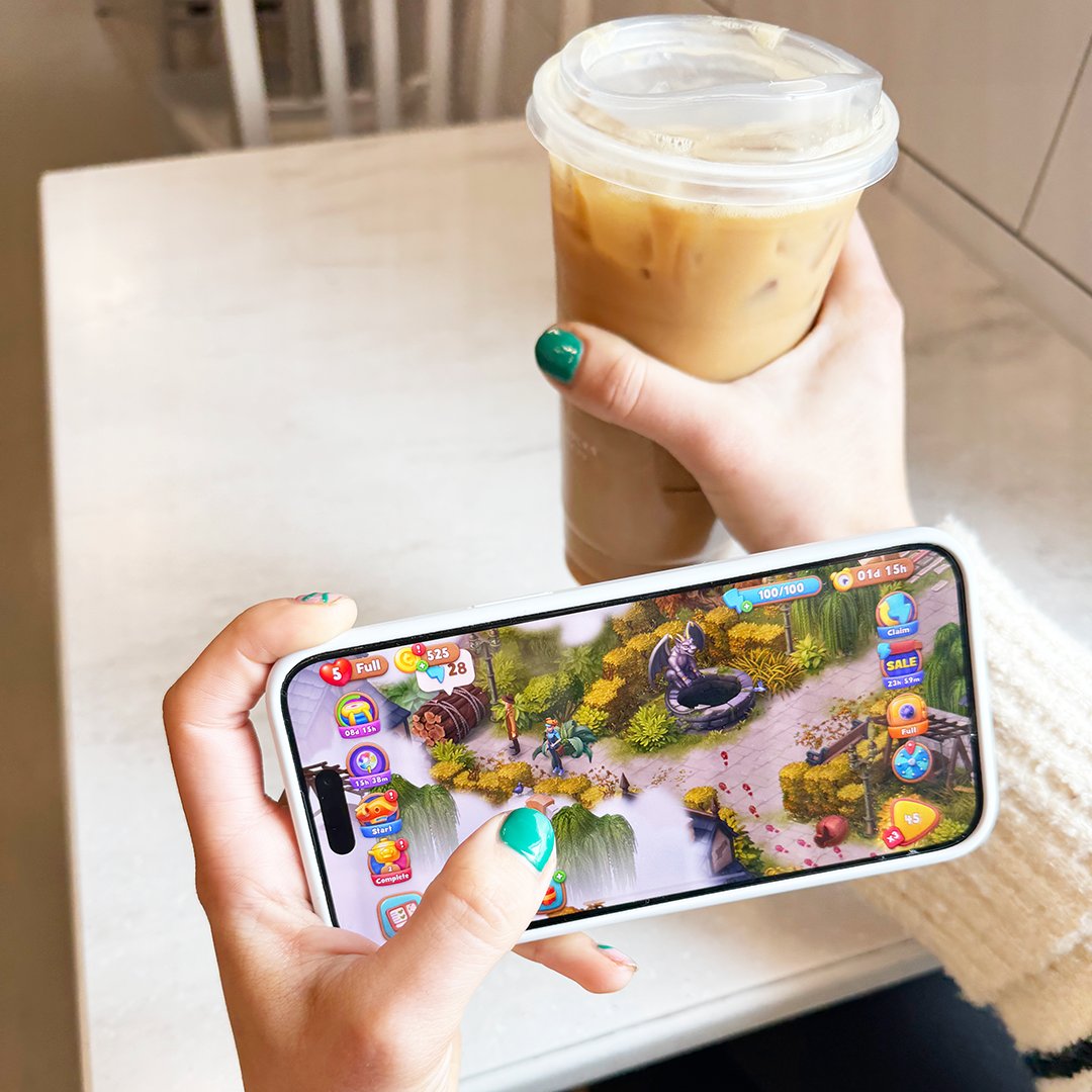 FetchRewards's tweet image. Coffee runs ☕🕹️, dog walks 🐶🕹️, and grocery trips🛒🕹️, we always find time to play! Comment where &amp;amp; when you Fetch Play⬇️  #FetchHappy