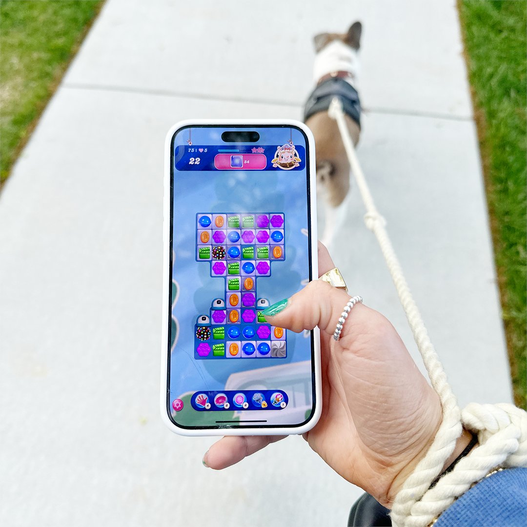 FetchRewards's tweet image. Coffee runs ☕🕹️, dog walks 🐶🕹️, and grocery trips🛒🕹️, we always find time to play! Comment where &amp;amp; when you Fetch Play⬇️  #FetchHappy