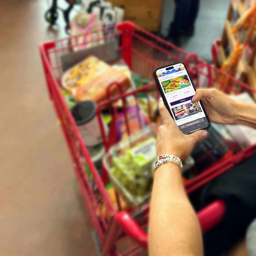 FetchRewards's tweet image. Coffee runs ☕🕹️, dog walks 🐶🕹️, and grocery trips🛒🕹️, we always find time to play! Comment where &amp;amp; when you Fetch Play⬇️  #FetchHappy