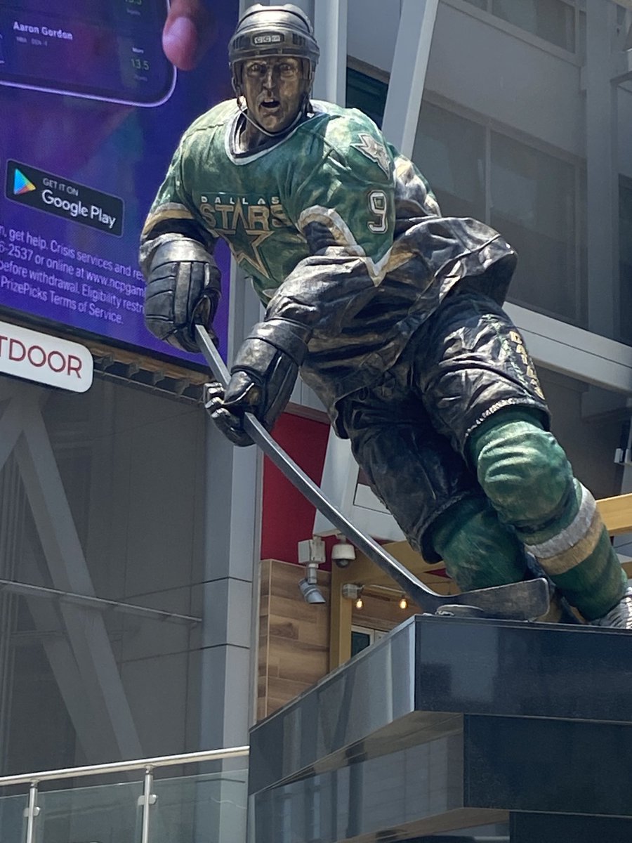Seeing this statue of Mike Modano in Dallas made me say this: “Norm Green still sucks.”   What could have been.
