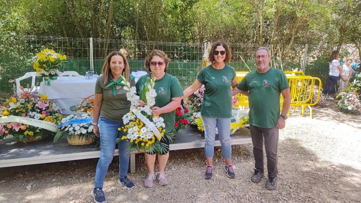 Facebook m'ha bloquejat el compte "por actividad inusual". Què desprotegits quedem!! Escriuré  més per ací. Gran dia hui amb la meua filà <a href="/mercadersalzira/">mercadersalzira</a> fent poble en la Romeria a la Murta i dinarot al Japo.