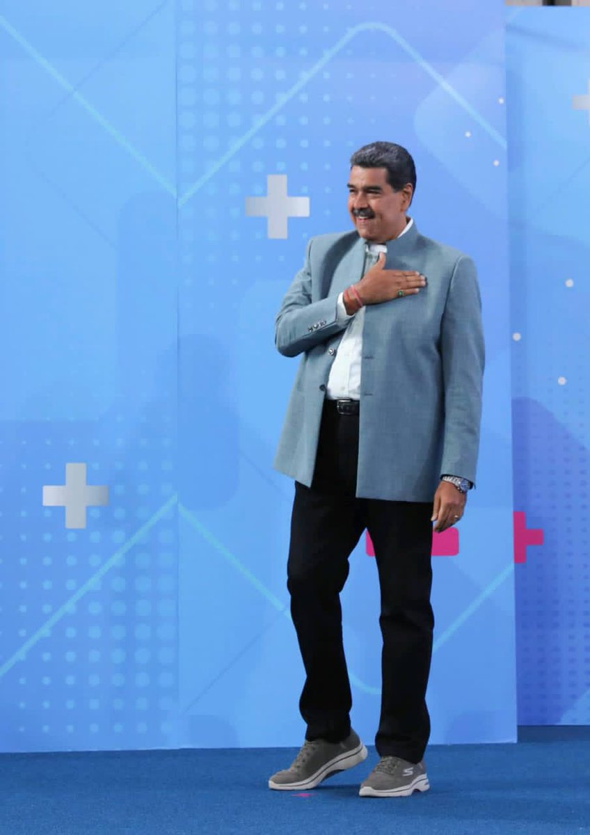 #EnFotos | Si Epa, vamos todos y todas a seguir la cuenta del presidente <a href="/NicolasMaduro/">Nicolás Maduro</a> en X, seamos parte de esta gran batalla comunicacional por la verdad de Venezuela.

¡La esperanza está en la calle!

#NicoLike ✊🏽❤️🇻🇪
<a href="/_LaAvanzadora/">Yelitze Santaella</a> <a href="/eduardopiate2/">eduardo piñate</a> @MPPEDUCACION <a href="/marys_orasma/">Marys Orasma</a>