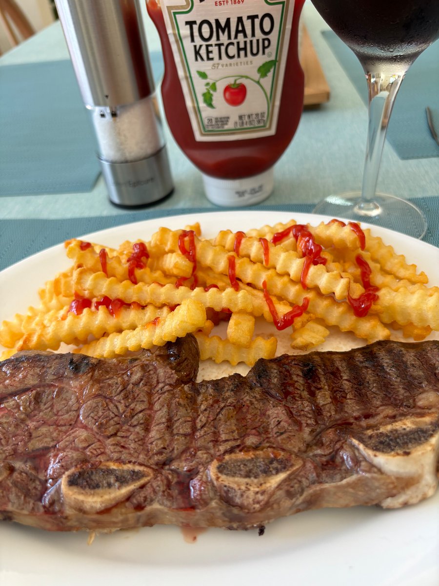 Served 🍖🔥 🍟 🍷😋😋😋☀️🏝️🇵🇷🤔 yes 🙌🏻 my fries with ketchup! 🤣🤣🤣😉👍🏻