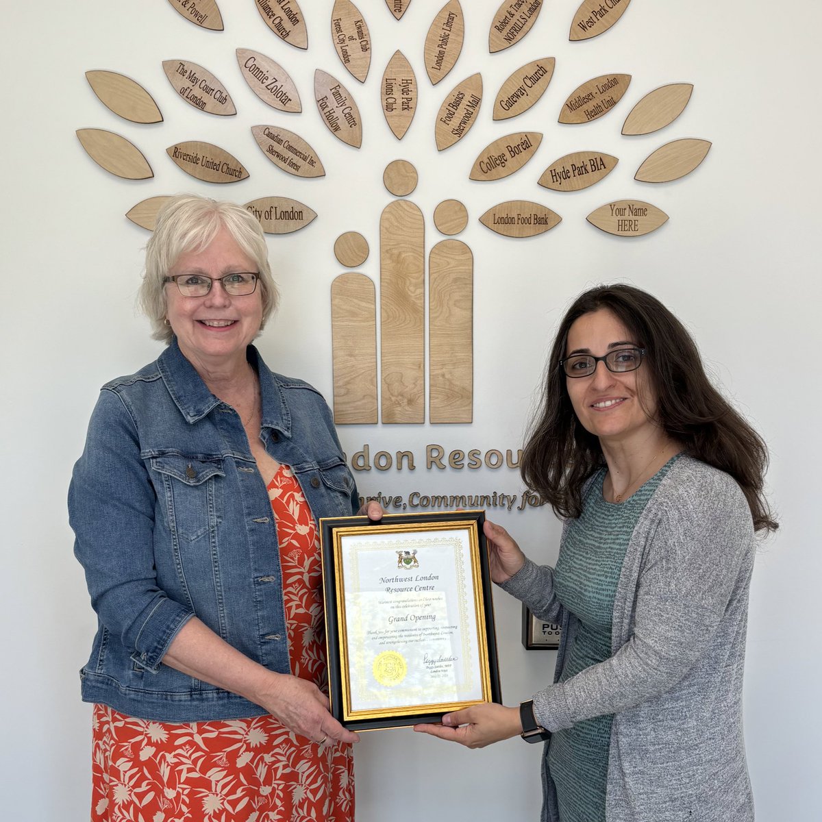 Thanks to the generosity of Londoners, I delivered donations from my LWLG event to the @NWLRC & presented a Grand Opening scroll. The new location offers incredible opportunities to support, connect, & empower residents of NW #LdnOnt, and an expanded food bank. Congrats to NWLRC!
