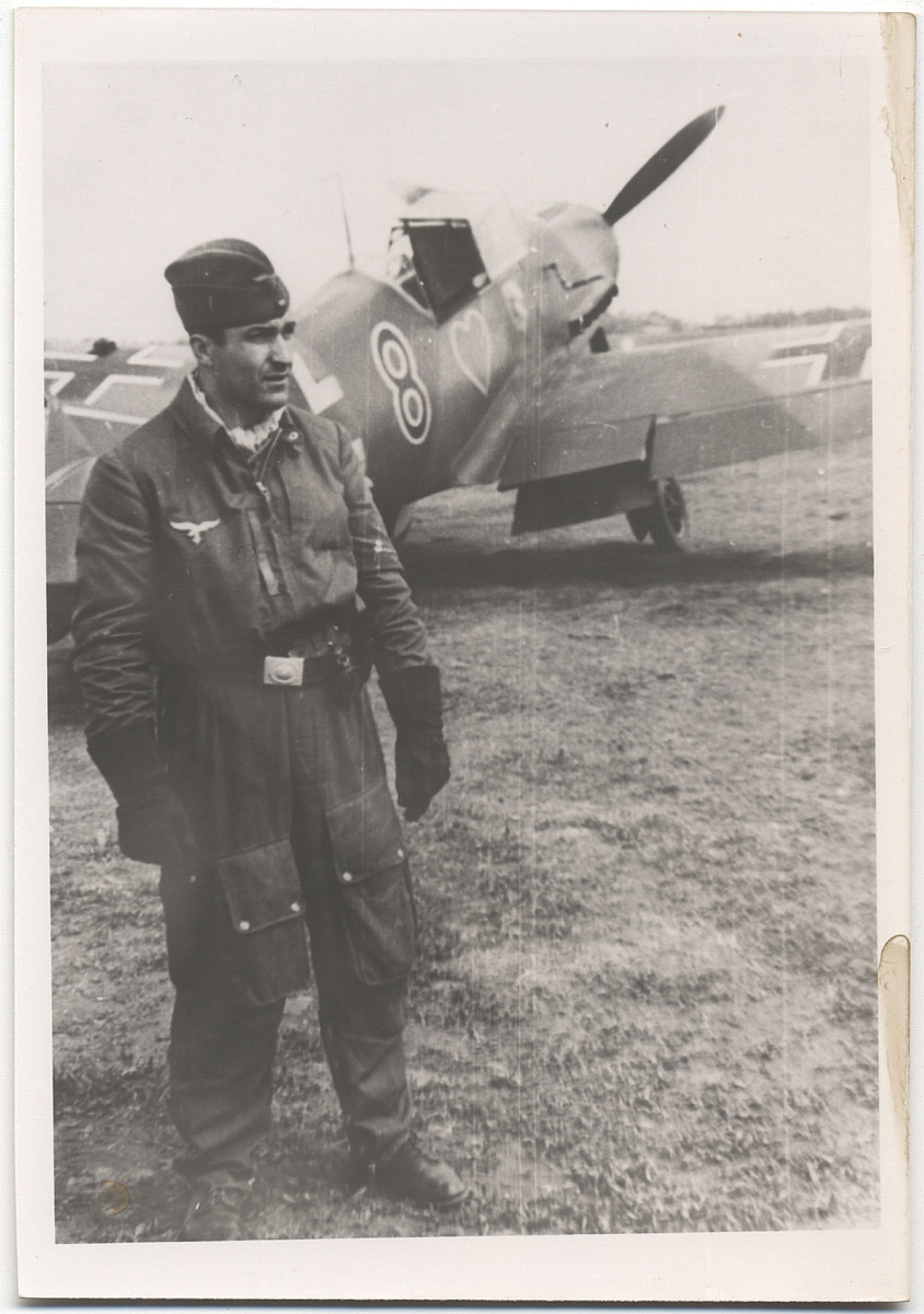 Отто Кіттель на фоні свого Bf109F-4, аеродром Краногвардійська в 1942 році.