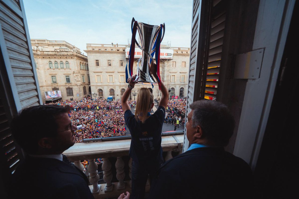 Avui celebrem aquesta temporada extraordinària que s'ha pogut culminar amb la tercera Champions. Rebre-us a Palau sempre és motiu d'orgull i d'alegria. Esteu escrivint pàgines a la història de l'esport i sou referents per a tothom. Visca el Barça i visca Catalunya!