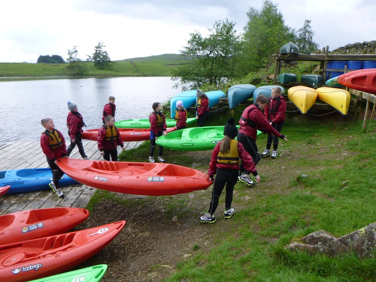 AMBERLEYPRIMARY's tweet photo. Kayaking and swimming in the lake. What a great way to end the day! #HighBorrans @AmberleyYear6 https://t.co/9Ln3TQv92l