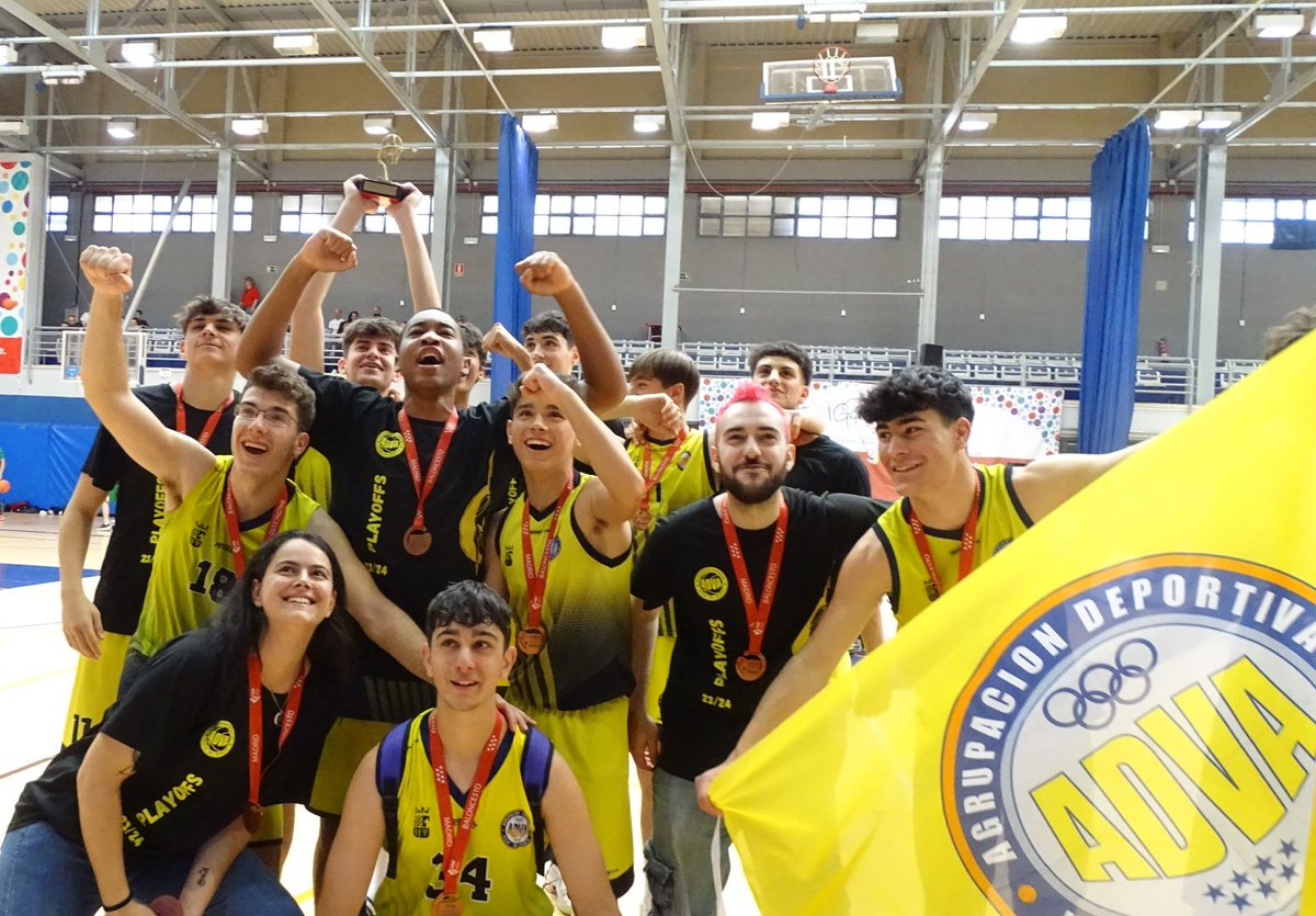🟡 Nuestro Junior se lleva el 🥉y cierra esta gran temporada!! Enhorabuena chicos 💛
#SomosADVA
#MareaAmarilla