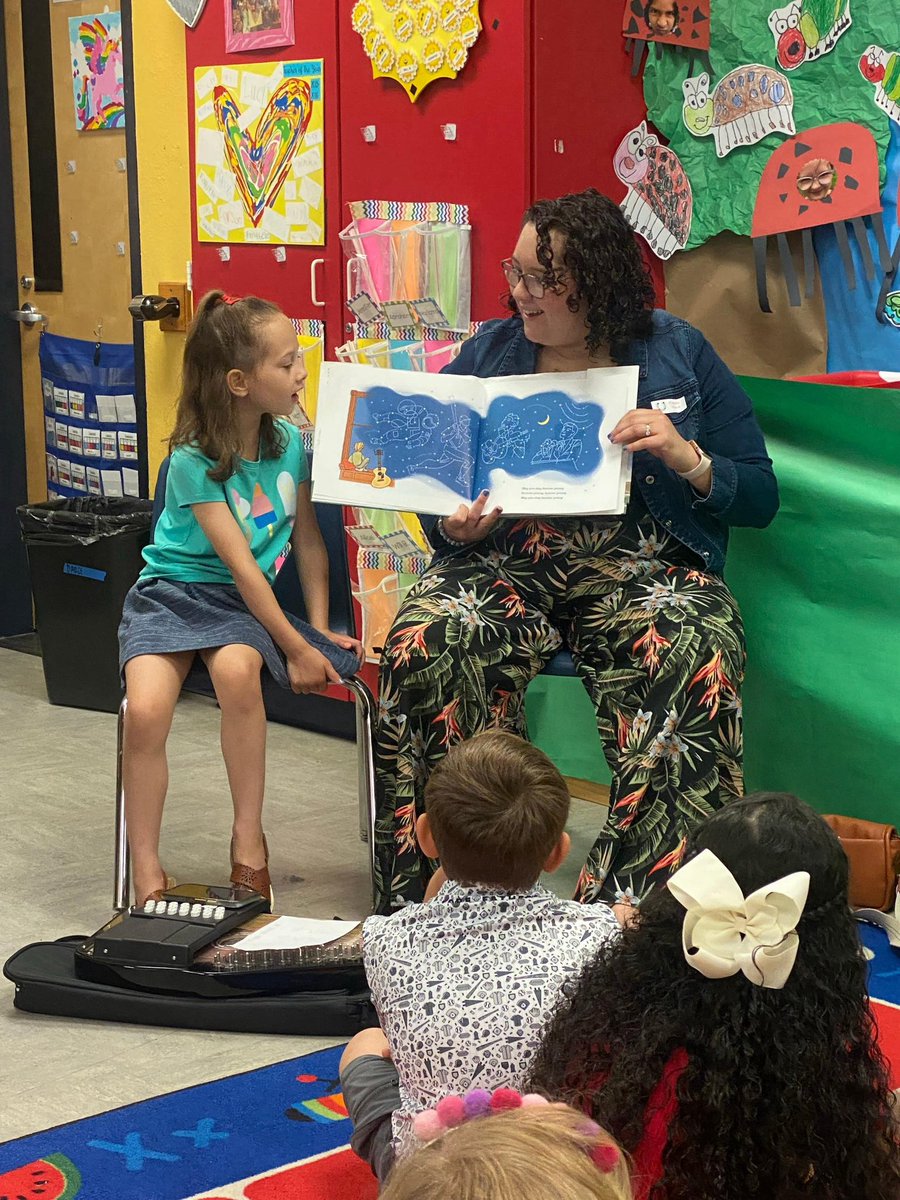 I got to be a #musicteachermommy on Friday and read and sing some songs with Eliza’s class!

#autoharp #foreveryoung #kindergarten #bobdylan #mommy #firststepsinmusic #musiceducation #elmused 
<a href="/FCPSKY/">Fayette County Public Schools</a>