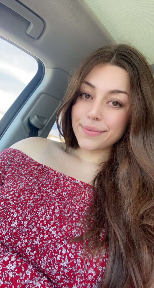 dRoseKB's tweet image. Happy birthday to the hottest MILF in the world you are an amazing mother and I wouldn’t want anyone else I love you ❤️ @thtgrlMoe