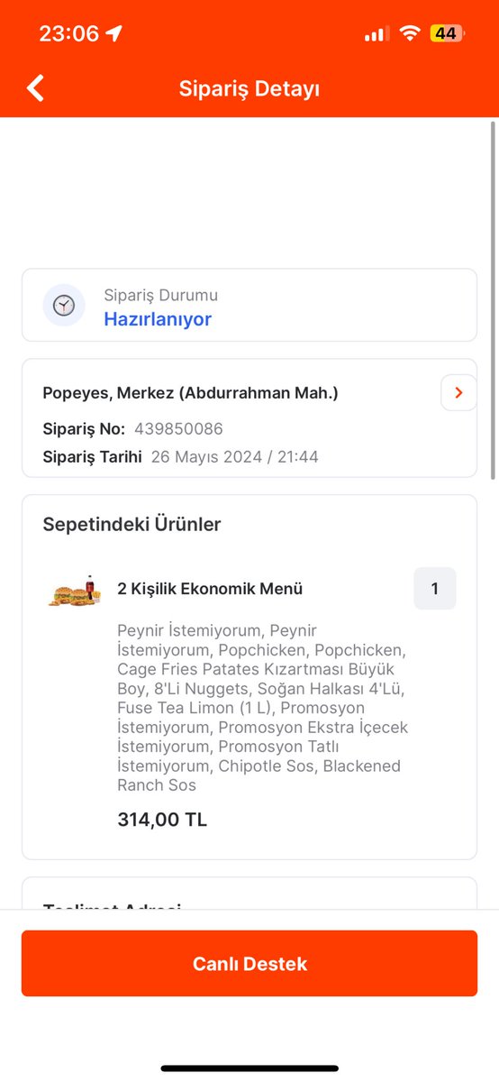 semsemi13's tweet photo. 21:44’te verdiğim migros yemek siparişi yaklaşık 1 saat 20 dakikadır hazırlanıyor gözüküyor. @migros @Migros_Turkiye @yemek_migros Aynı restoran şu anda yemeksepetinde kapalı gözüküyor. Büyük ihtimal kapandı ama sistemde iptal olmadı ve bana bilgi geçmediler. O kadar ayıp ki https://t.co/e0NUJVn2mP