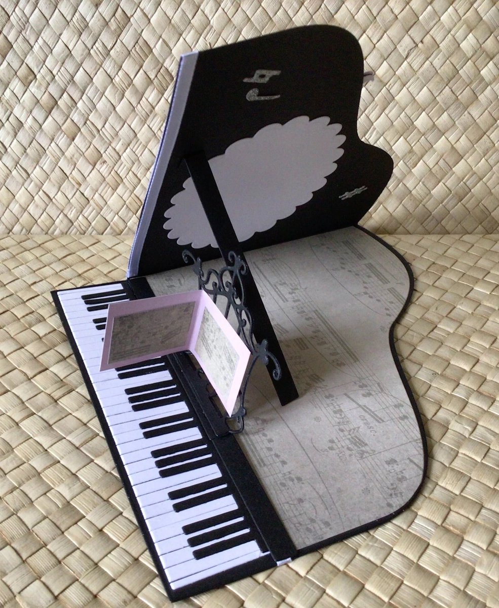 Unique cards for pianists 🎹🎵If you have a particular colour scheme in mind, drop me a convo through my #etsyshop 
Grand Piano Card, Open Lid design, Silver and Pink Florals by AllaCartaCards etsy.me/4dJLoPv 

#CraftBizParty #musiclovers #OOAK #bespokecards