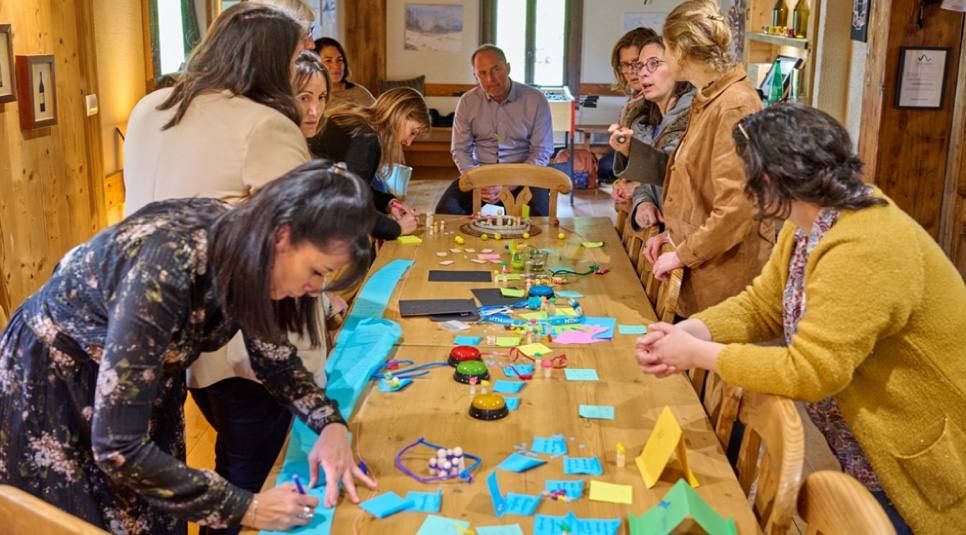 idecys's tweet image. Démultiplier le travail en équipe grâce à l’intelligence collective. L'intelligence collective améliore la créativité, la prise de décision et la cohésion d'équipe, essentiels pour l'innovation et le succès de l'entreprise. #IntelligenceCollective #Innovation #TravailEnÉquipe