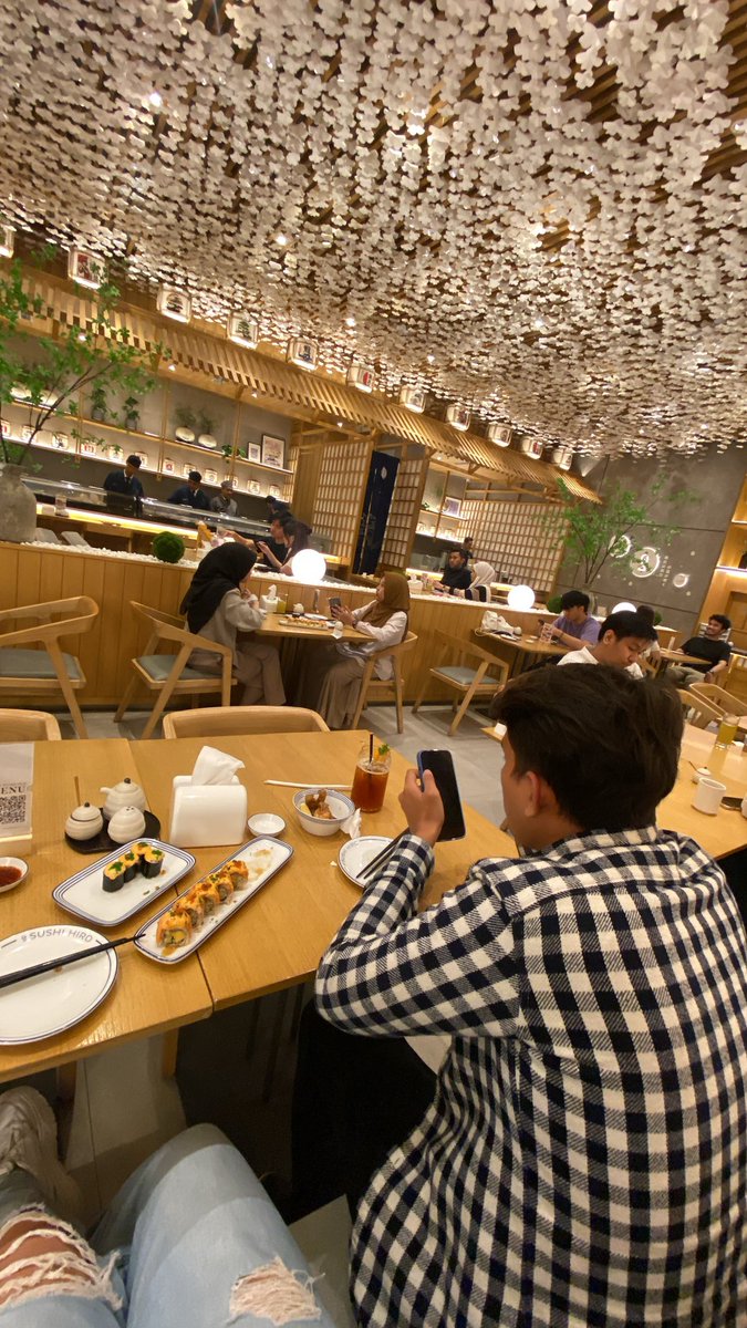 Jatuh cinta bgt sama manusia ini <3 lagi dan lagi 🫵