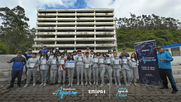 CIUDADTV1's tweet photo. Los estudiantes de la unidad educativa “Rumipamba” son nuestros mejores agentes multiplicadores del mensaje de uso responsable del agua. Cerramos este ciclo lectivo con la gira a nuestras vertientes en Guaraczapas. https://t.co/4SFvM8PYdr