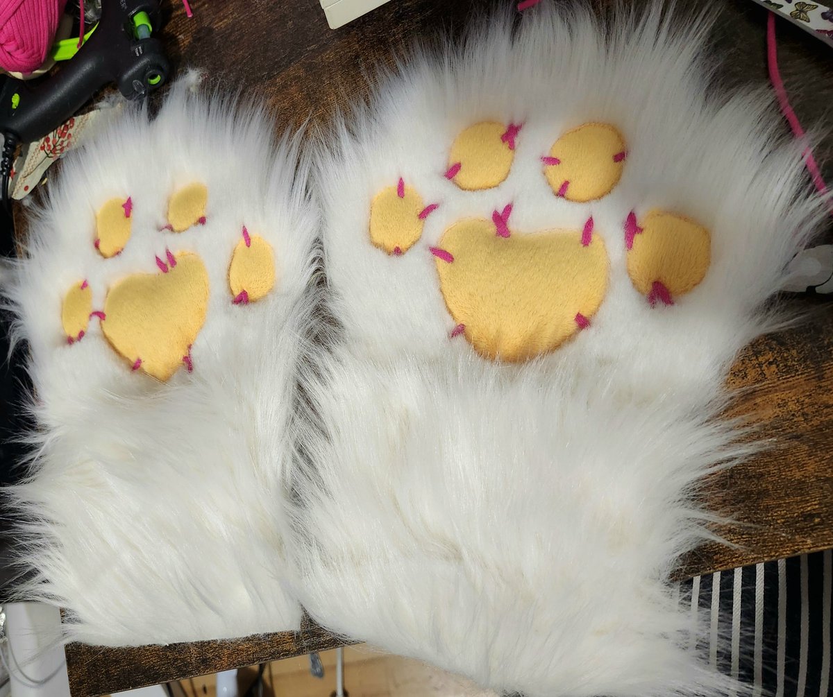 Yesterday we completed a bit of a throwback method - putting plushie stitching onto paws! This is a method we have used once in the past, almost 4 years ago now 😱