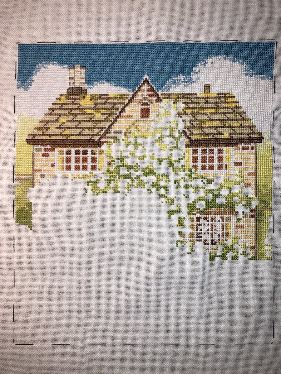 On to even more leaves 🥲

#CrossStitch #GoodOmens