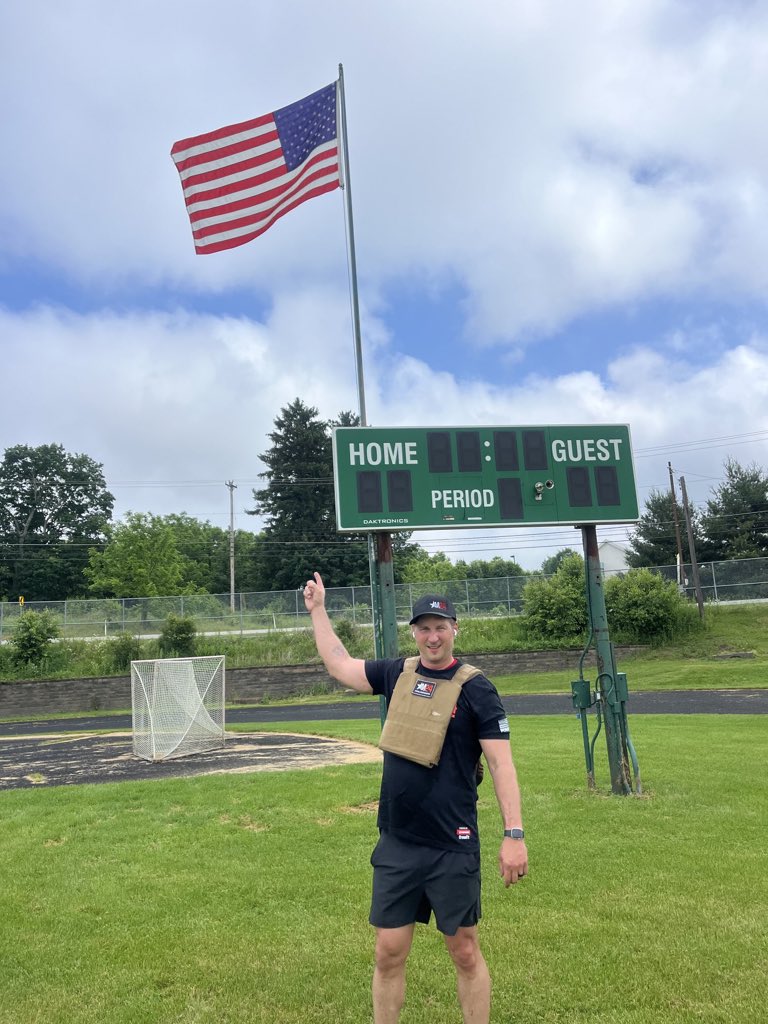 PghstevePSU's tweet photo. Raising em right!  Thank you for your service! #murph daughter beat me today both under 40mins https://t.co/iQrx3J1GhT
