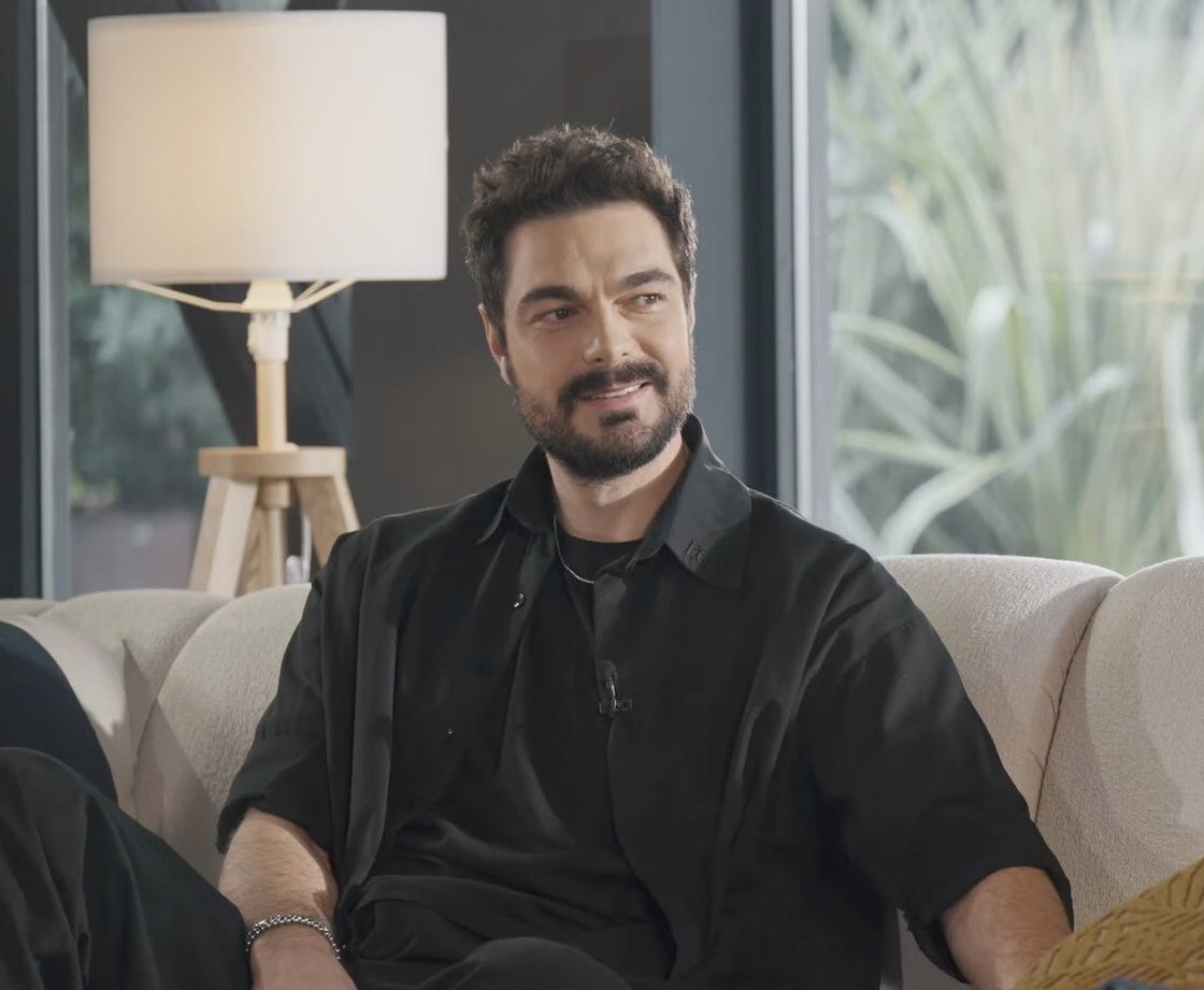 #HalilİbrahimCeyhan is a well-educated and well-equipped person, this is what we notice in any interview, from his style, the way he talks and manages the dialogue .. And an important point 🙌🏻 The value he gives to his fans is priceless Thanks for this wonderful interview 🫰🏻