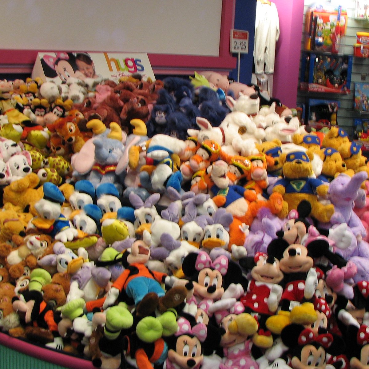 Mickey_Central's tweet photo. The next CEO should bring Disney stores back. https://t.co/xUMvyiZTYF