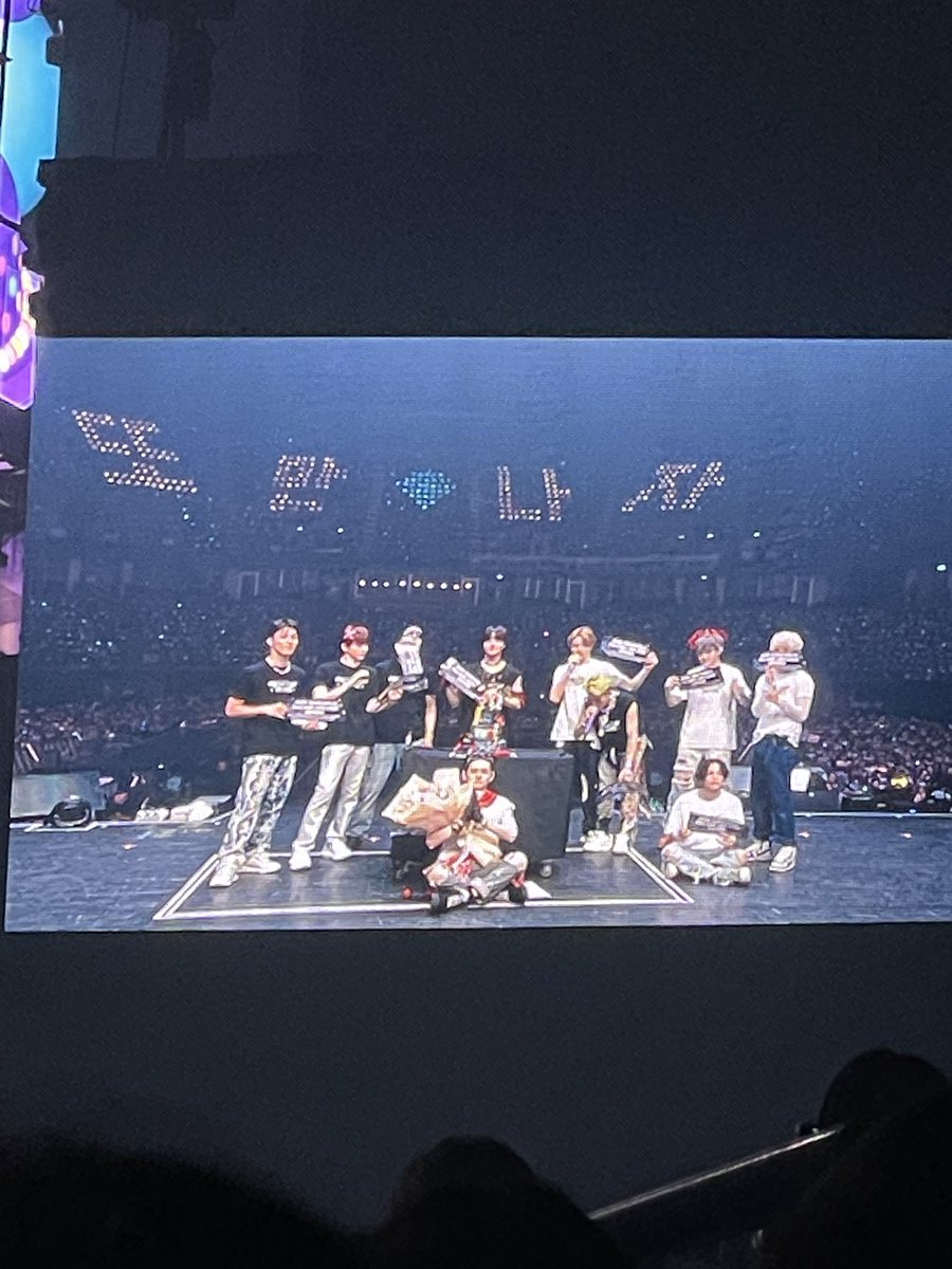 Fahjidss's tweet photo. จบแล้วอ่อขอบคุณมากๆที่แสดงที่ไทยถึง4วันอย่าลืมพักผ่อนวันนี้เก่งมากๆเลยขอให้ได้รับความสุขไปเยอะๆเลยนะเเล้วเราตะเจอกันใหม่ในวันที่เราโตขึ้นกว่านี้นะเทรเช่อ🩵
You guys are the best thank you everything that made i knew you
#TREASURE_reboot_in_bangkok 
#น้องสมบัติรีบูทที่บางกอก_DAY4 https://t.co/LVeMfDqEsS