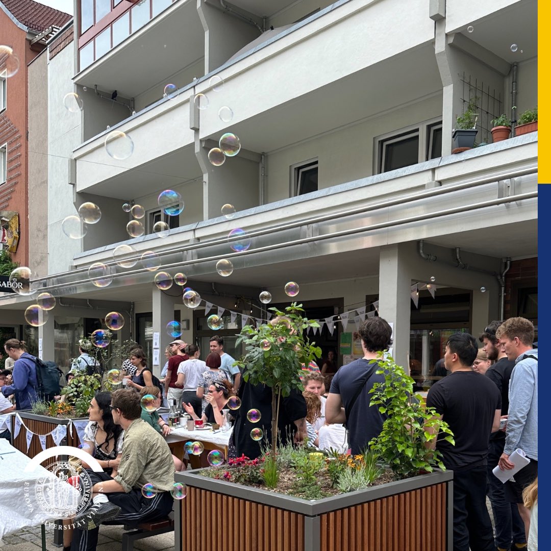 Angehörige der #Viadrina haben an der heutigen Demonstration #frankfurtbleibtbunt teilgenommen. Beim Nachbarschaftsfest in der Großen Scharrnstraße gab es die Möglichkeit, sich über die von Viadrina-Studierenden entwickelte Entscheidungshilfe zur Kommunalwahl zu informieren.