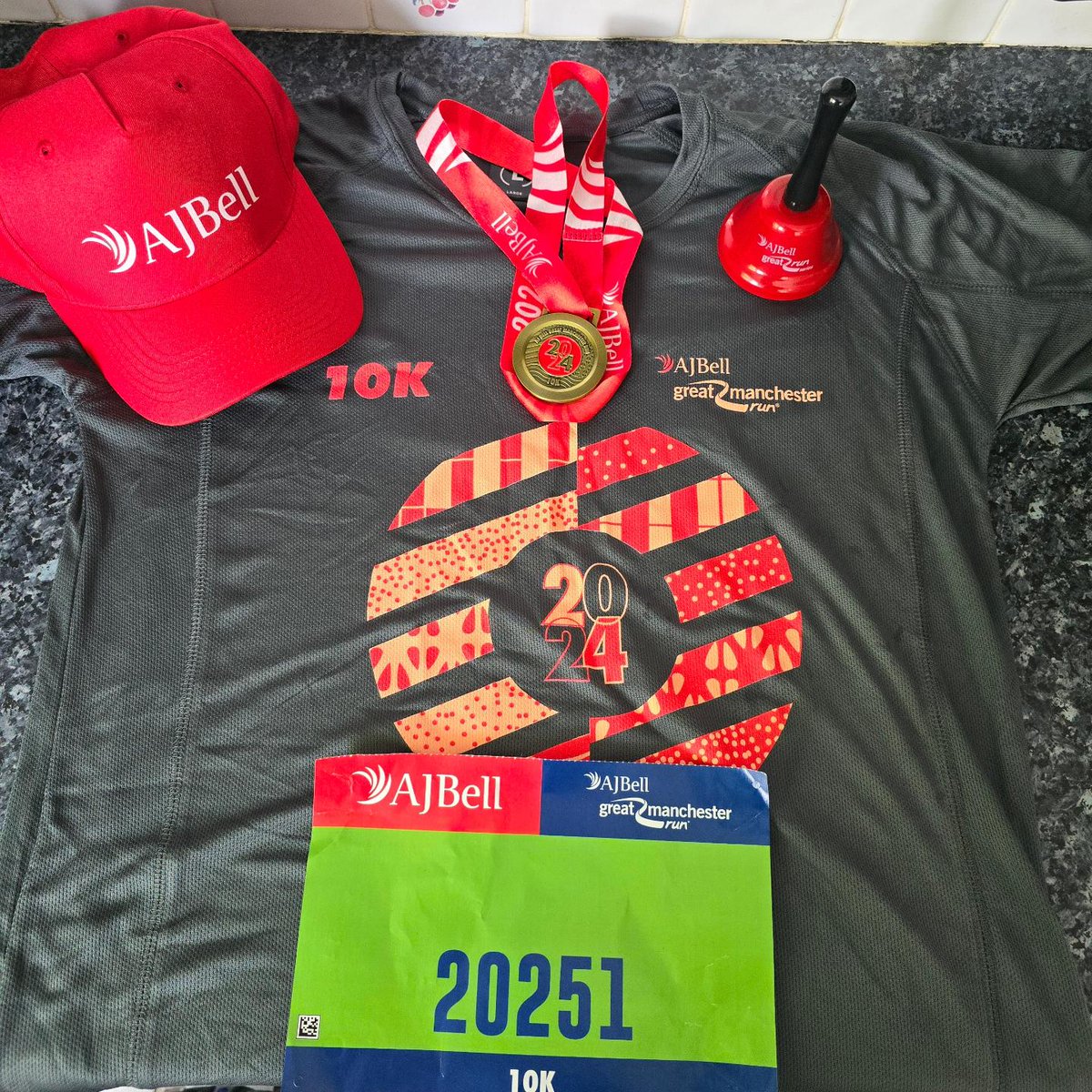 iwebbys's tweet photo. @ajbell @happystrideuk lovely 10k at Manchester ticked off and a pb 🍾✔️💯 https://t.co/7CCR1bBr16