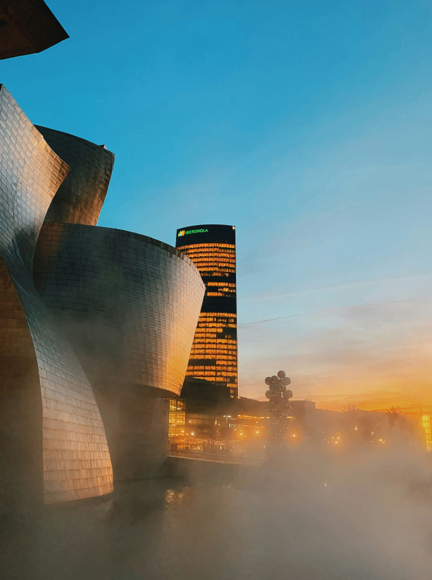 Prêts à être éblouis par les constructions futuristes conçues par des architectes et des artistes de renom, faisant de #Bilbao une référence mondiale en matière de modernité ?🌍🏙️

👉 tinyurl.com/bilbao-fr

#VousMéritezlEspagne #VisitSpain @bilbaoturismo @i_Euskadi