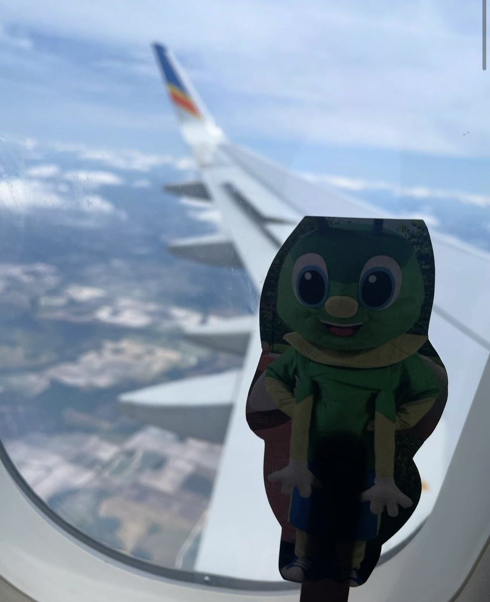 Sparkle's summer break is off to a fantastic start with the first flight of the summer and a visit to Golden State Bridge.
#Talesofatravelingfirefly #FIEsummervacay2024 #SparklesSummerVacation