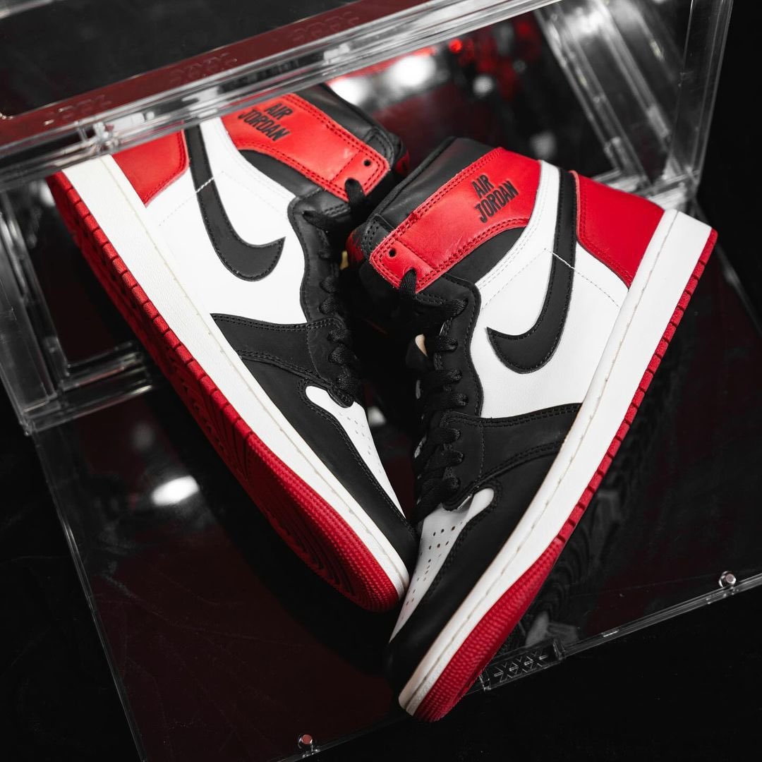 kickcultureug's tweet image. Mark your calendars! The Air Jordan 1 High OG “Black Toe Reimagined” drops on 10/18. Don't miss out on this iconic release! ⚫️🔴 #AirJordan #SneakerRelease #KickCulture