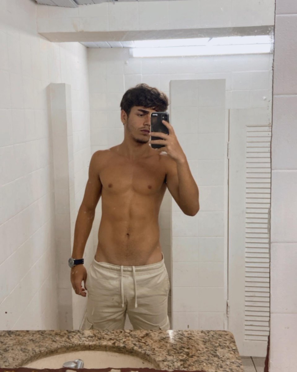 theus | RT no fix = surpresa na dm (@yiptheus) on Twitter photo 