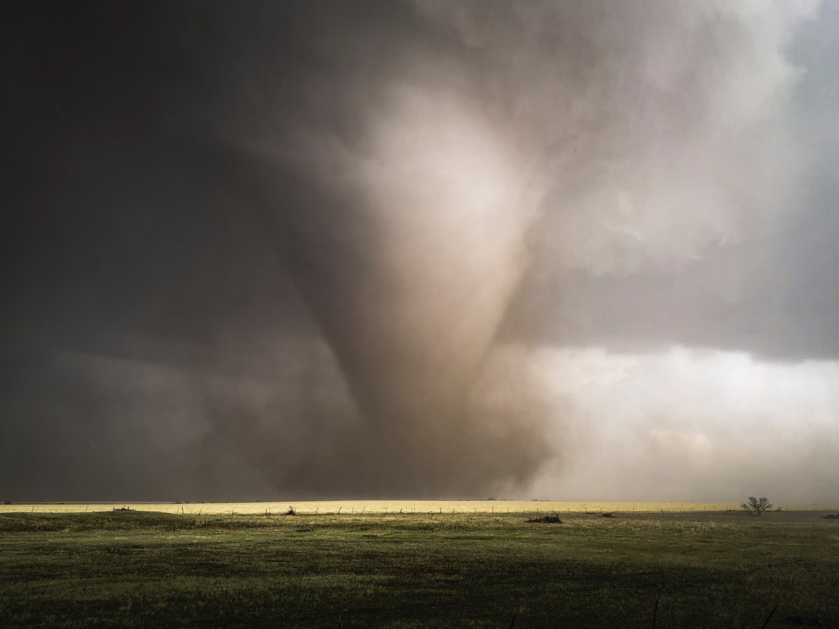 One of the best tornadoes I’ve ever witnessed. Last Thursday south of East Duke, OK. #okwx #wxx #wxtwitter