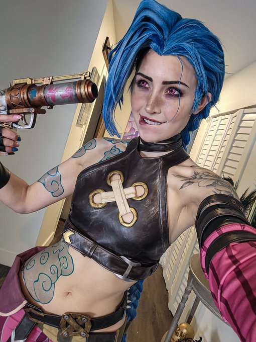 On my way to Anime North as Jinx :D https://t.co/EYtoPn4iem