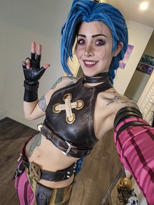 On my way to Anime North as Jinx :D https://t.co/EYtoPn4iem