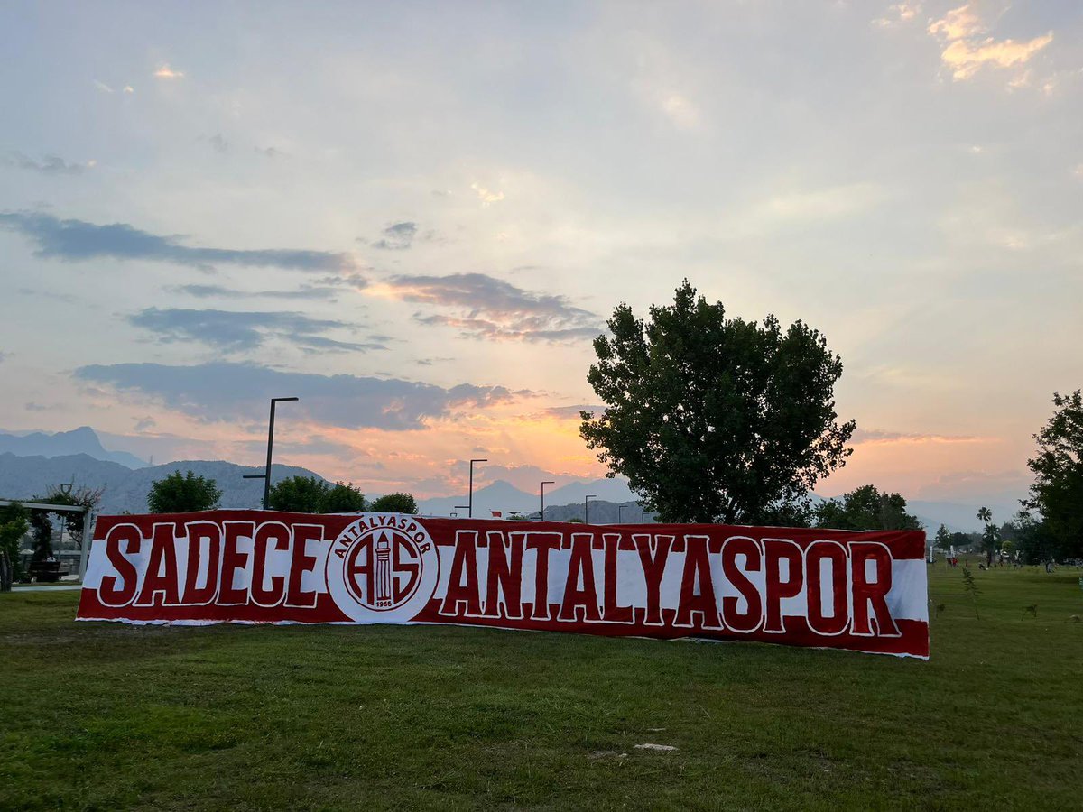 Dünde Bugünde Yarında 
Tek Takımlıyız Antalyasporluyuz 
#SadeceAntalyaspor 
#Antalyaspor 
<a href="/Antalyaspor/">Hesap.com Antalyaspor</a>