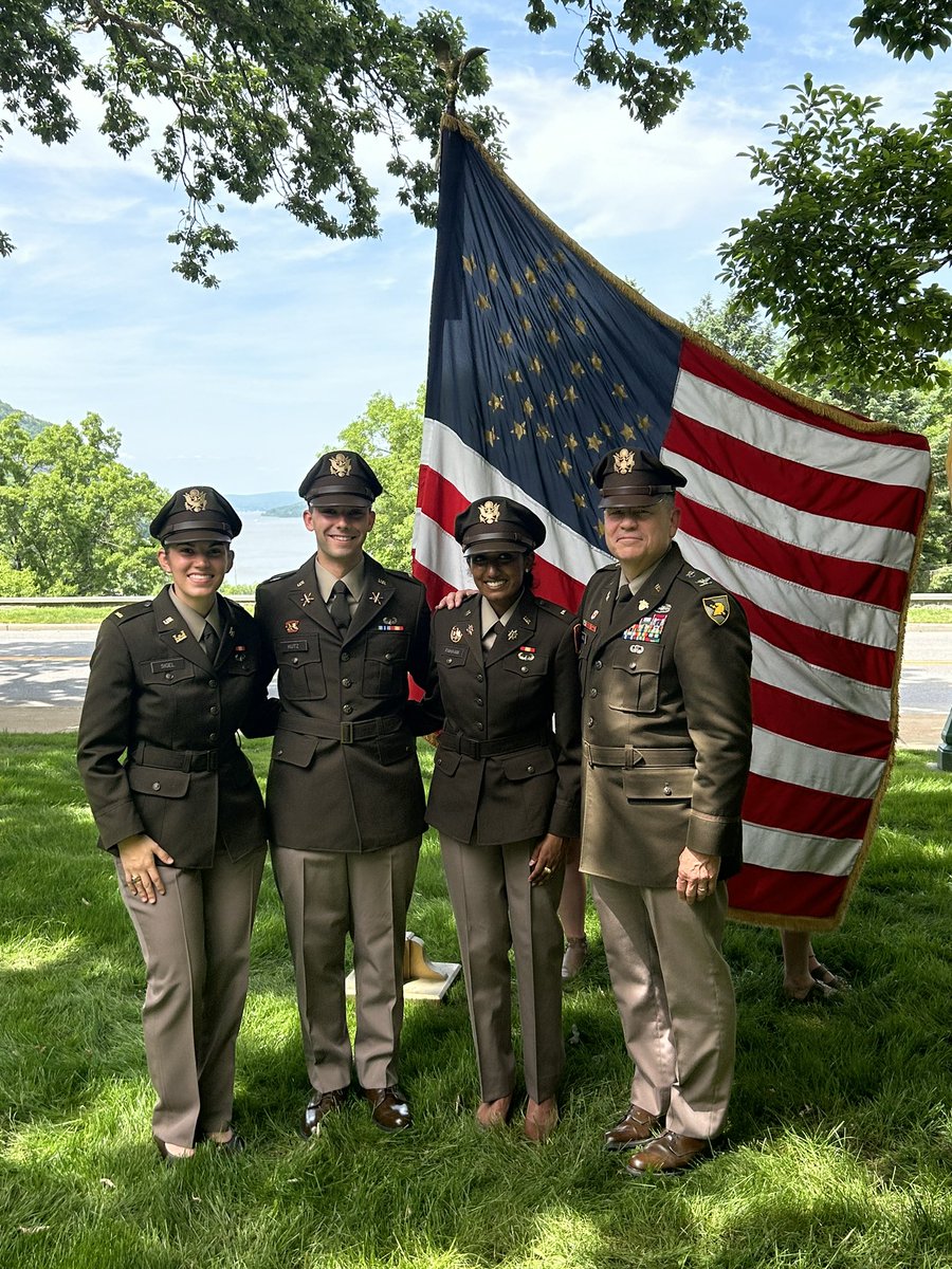 ArmyWP_Rifle's tweet image. The Long Gray Line continues… congratulations, Lt’s!!! 

#LikeNoneBefore