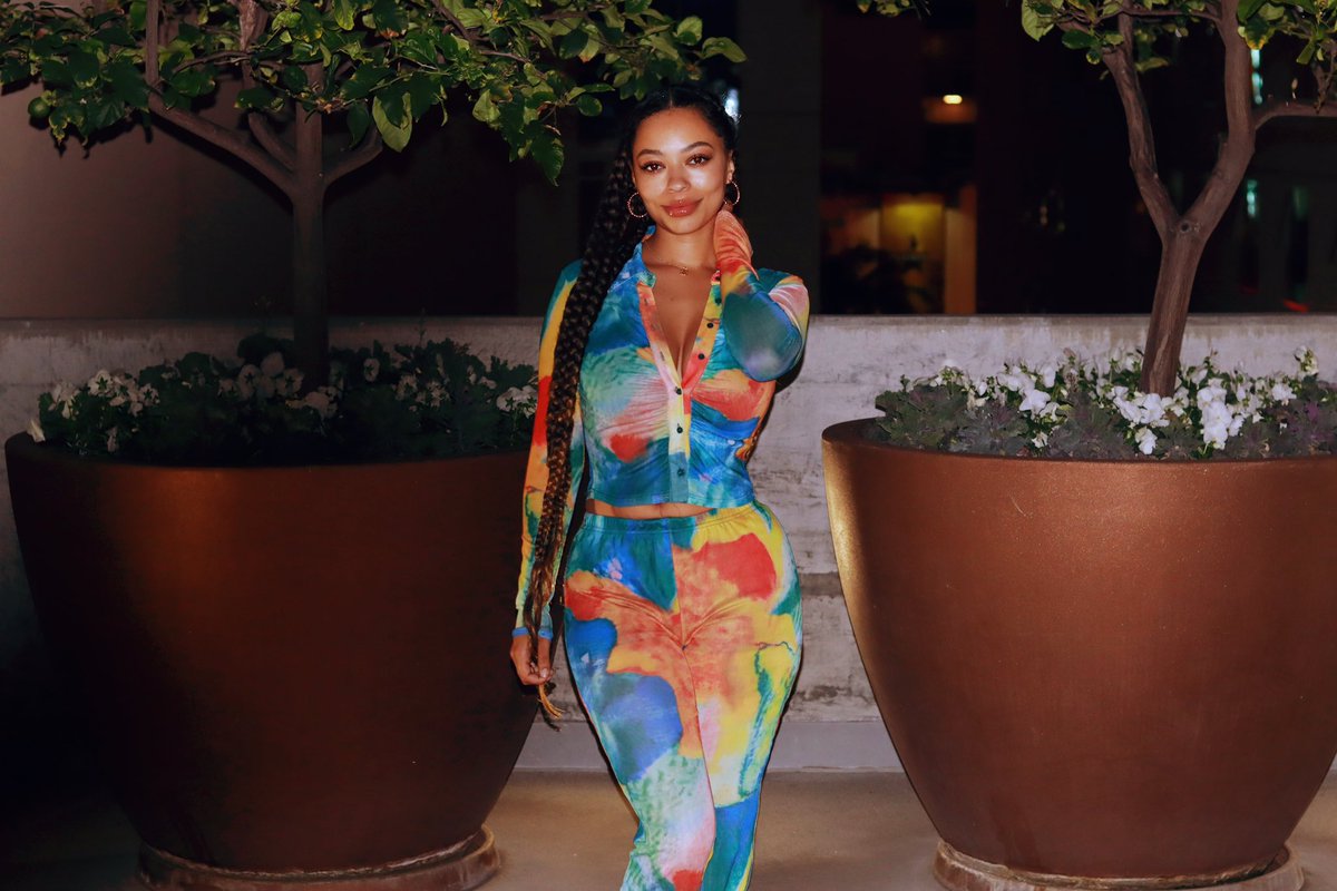 SmithCristyle's tweet photo. In my fashionnova Fit . #FCKB04 https://t.co/VLKKnCxmam