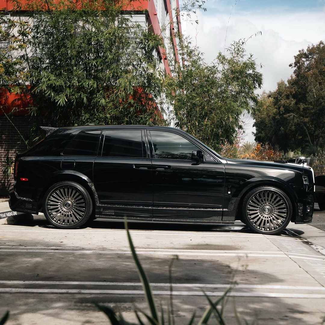 2019 Rolls-Royce Cullinan Urban Widetrack | 1 of just 3 built 🔥 The Urban Widetrack conversion includes a full replacement carbon fiber front bumper, rear bumper with an integrated visual diffuser, wheel arch extension kit, and carbon fiber accents