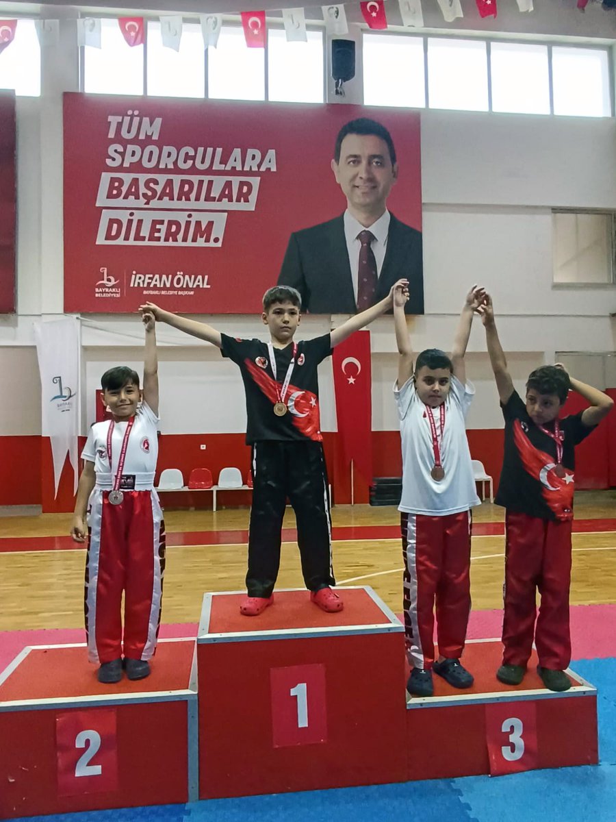 Bayraklı Belediyesi olarak 6 ilden 140 sporcunun katıldığı İller Arası Minikler Alt Minikler Kickboks Şampiyonası’na ev sahipliği yaptık.Geleceğin başarılı sporcuları olacak çocuklarımızın, gençlerimizin her zaman yanında olacağız.Madalya kazanan tüm sporcularımızı tebrik ederiz.