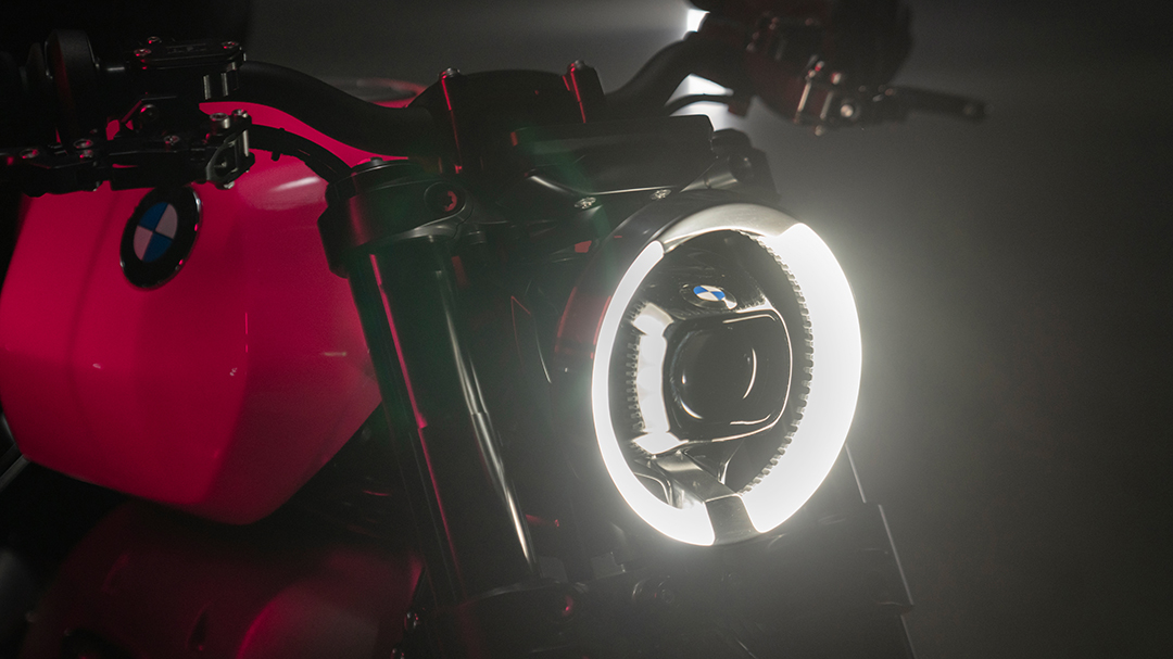 BMWMotorrad's tweet photo. Experience the pinnacle of craftsmanship and innovation with
every detail of the new BMW #R20concept.
Uncover it now:
▶ https://t.co/SIQ2VRNXqL
#MakeLifeARide #BoldInStyle #Soulfuel #BMWMotorrad https://t.co/VvlKxC70tH