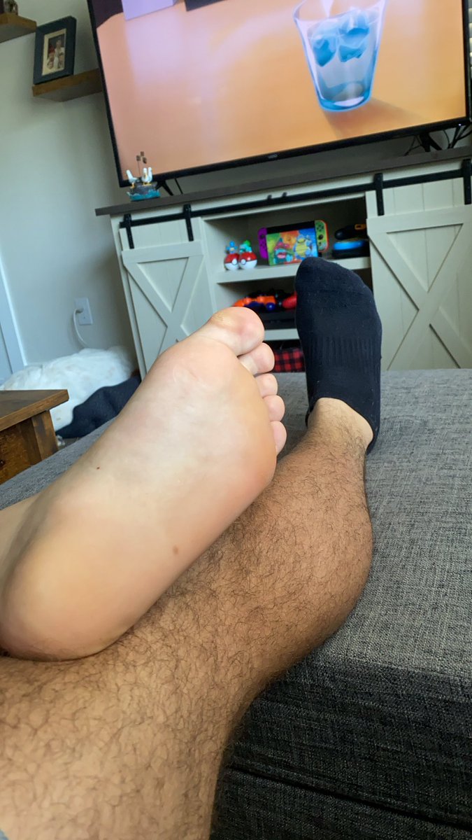 master_jabe's tweet photo. Good morning 😈 My thick plump soles can use a nice rundown or a licking 😏👅 heheh who volunteers ? 
#malefeet #malefoot https://t.co/8VZOo81Pex