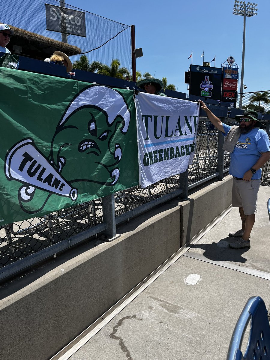 Frenchy’s is Greenbacker Country. #RollWave
