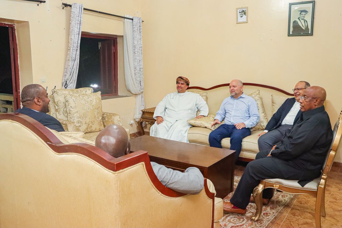 It was good mingling with Ambassadors from Tanzania who are also accredited to Comoro who were here in Moroni for the swearing ceremony of
HE Azali Assoumani, President of the Union of Comoros. Ambassadors from Oman, Brazil, Egypt and Uganda and yours truly met at the residence