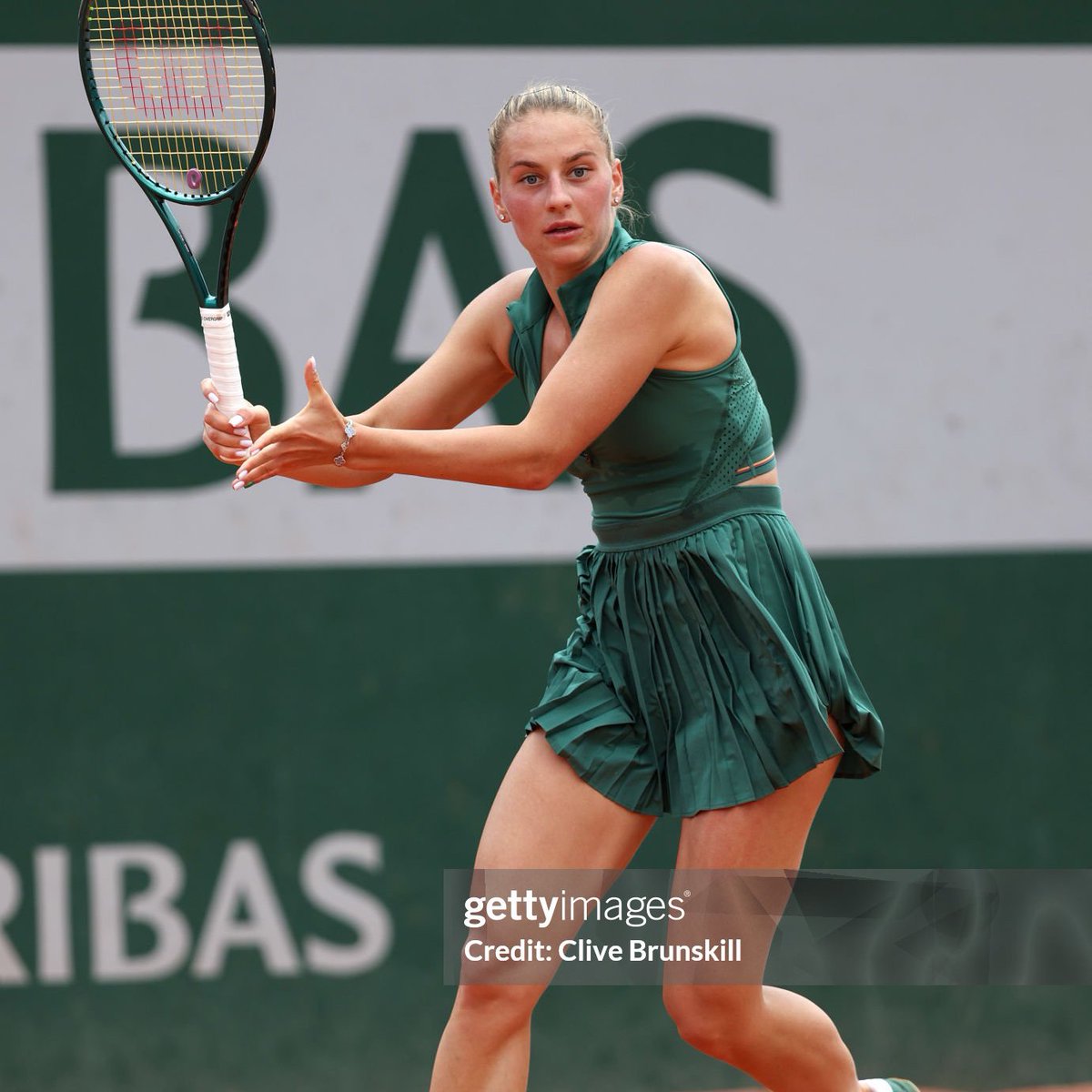 🎾✅ Marta Kostyuk 🇺🇦 fights back from 0-4 in the decider to defeat qualifier 🇧🇷 Laura Pigossi, 7-5, 6-7(4), 6-4, in the RG 1st round Next: Donna Vekic 🇭🇷 #TeamUkraine #RG24 #RolandGarros