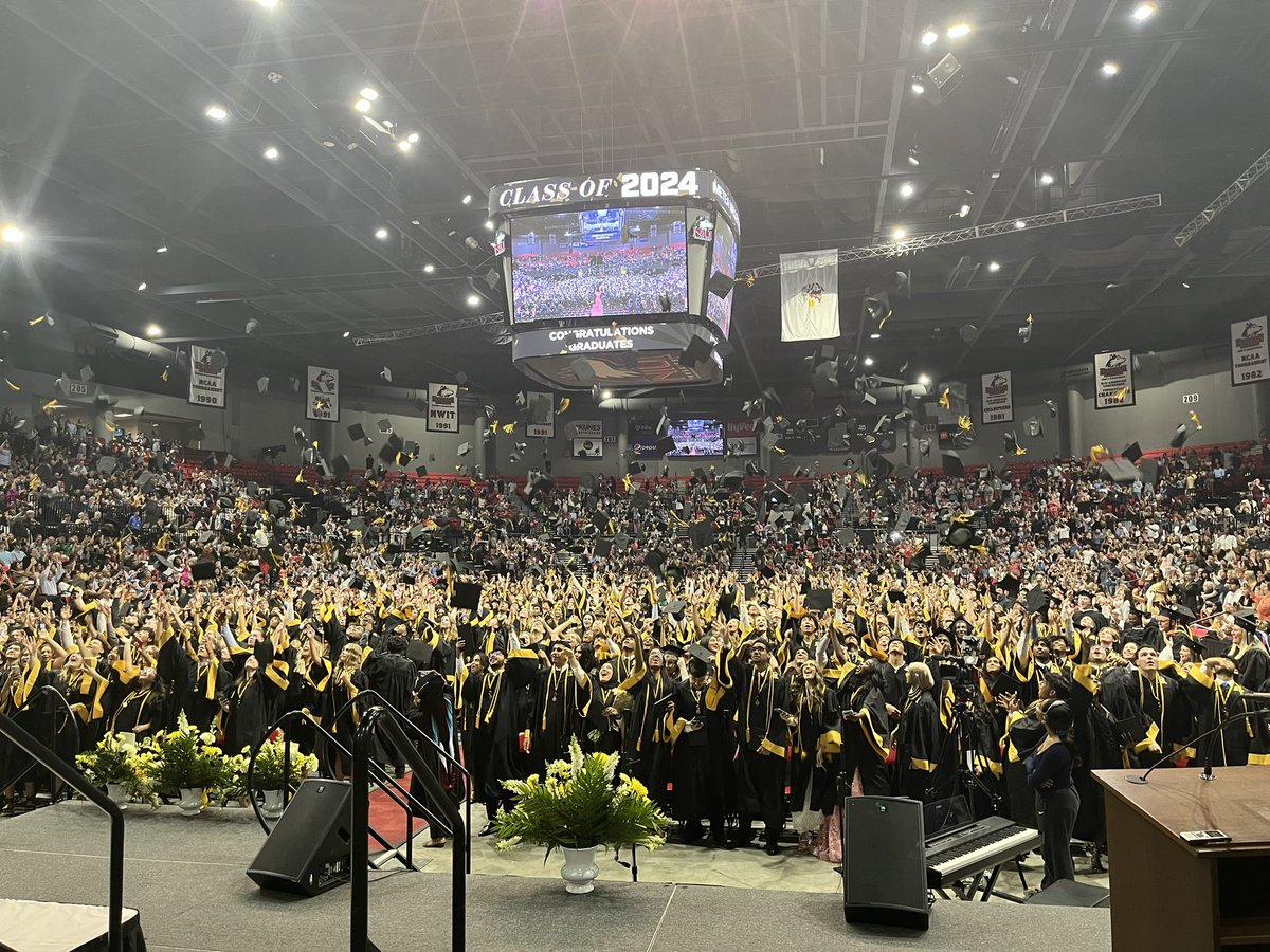 Our Metea Mustangs started our graduation day in style this morning. Congratulations to these wonderful students who should be very proud of their accomplishments. @ipsd204 @meteavalley