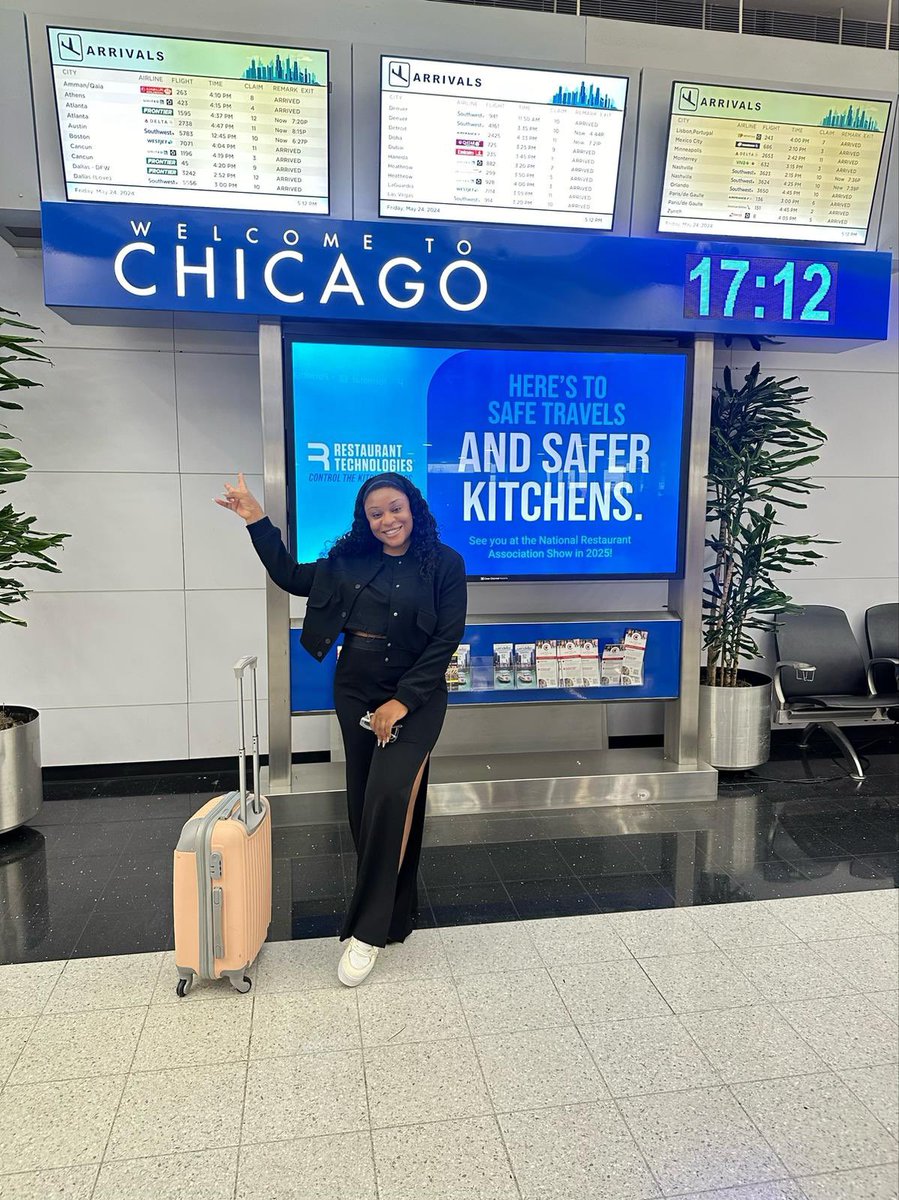 Miss V Candy tweet media