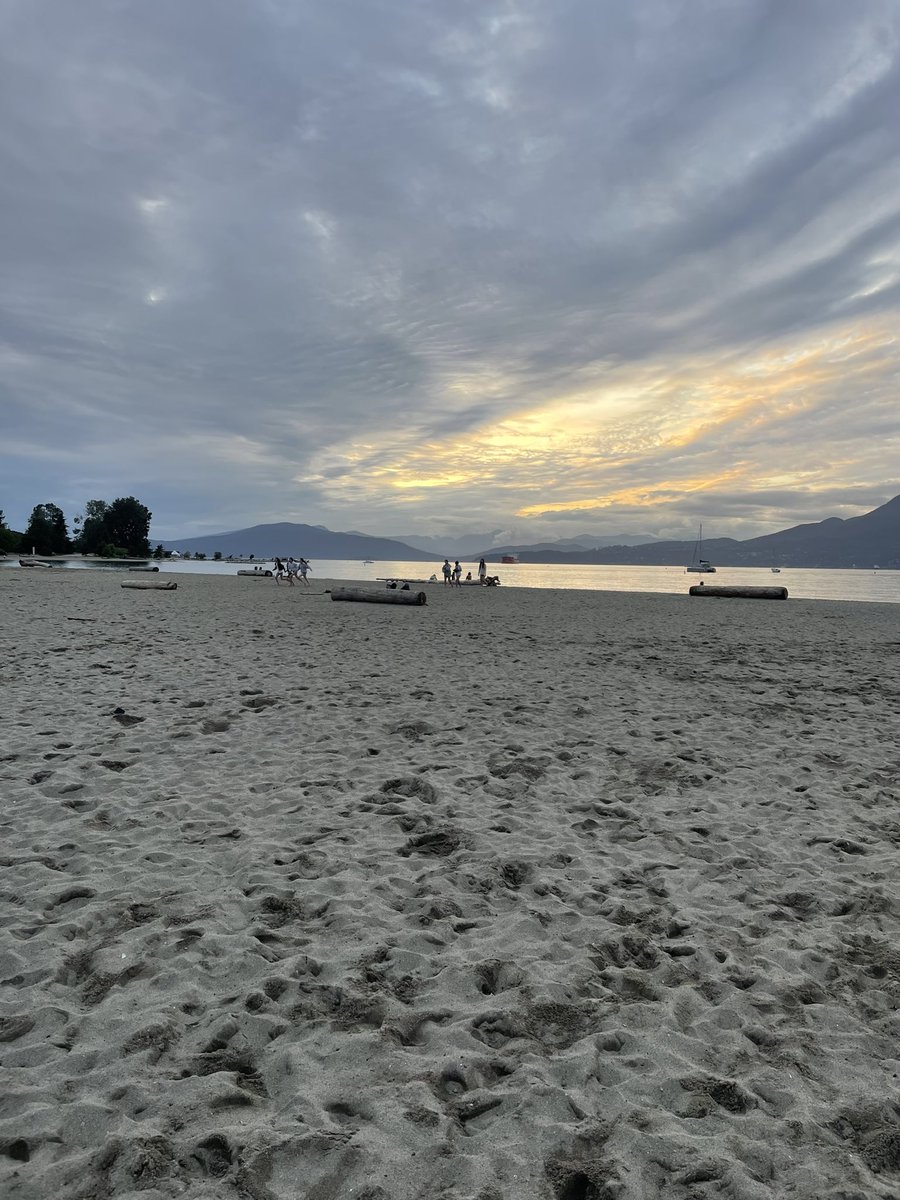 Chloecull_'s tweet photo. Longest birthday ever yesterday (due to several flight delays and changing time zones), but so glad to make it back to the mountains 🏔️ see you soon !!!  @CSEE_SCEEmtgs https://t.co/bMCv9fm5kL