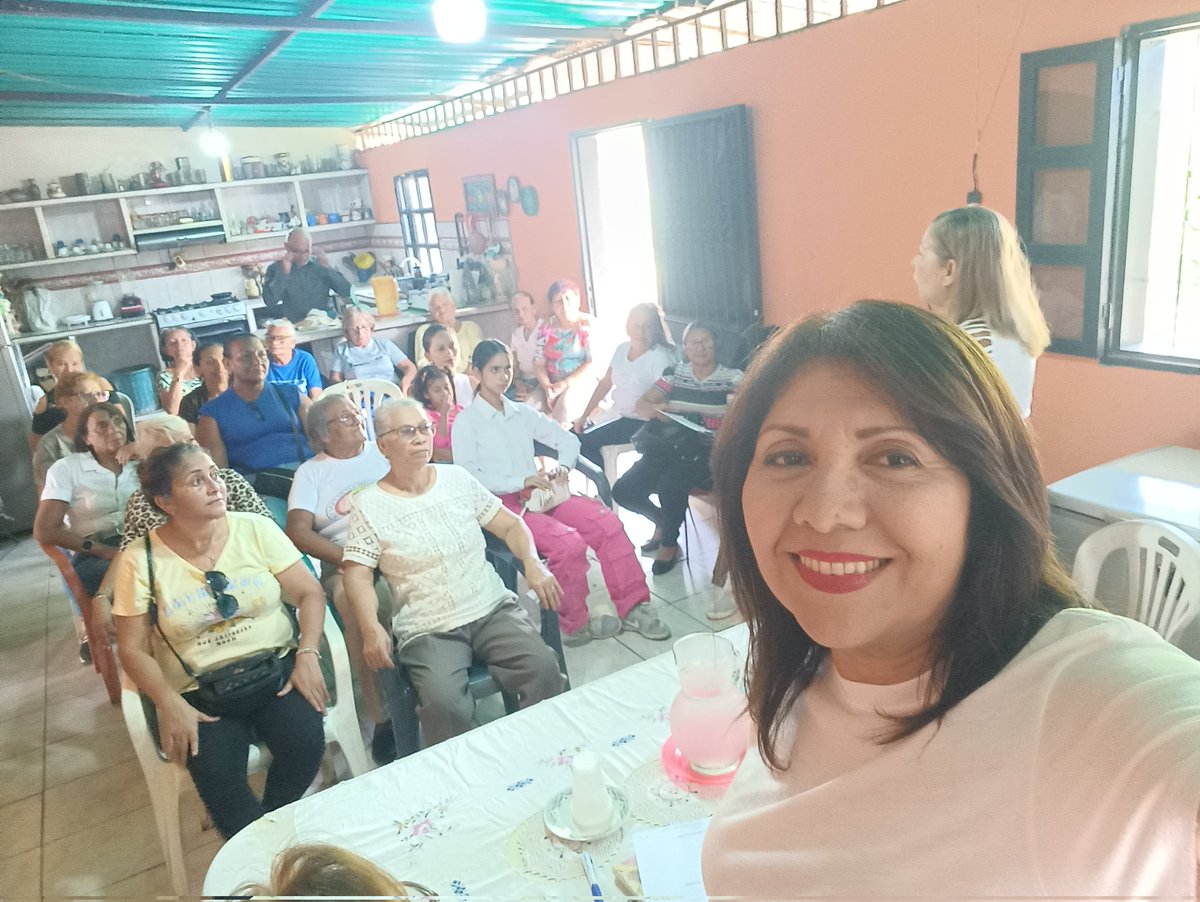 En Yaritagua #25Mayo | 'De gira por los municipios Peña, Paez y Urachiche. Conversando sobre la importancia de la participación de las mujeres en la política. Junto al equipo de @UNTYaracuy1 y en compañía de las mujeres de la Unidad.' Tengamos presente: #SinMujeresNoHayDemocracia